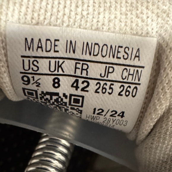 adidas Cream and Black Sneakers - Picture 11 of 11